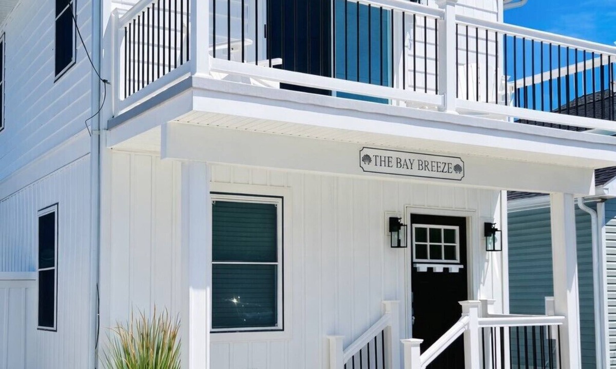 Villas House | Water Views - 2 Min Walk to Beach - Custom Beach House