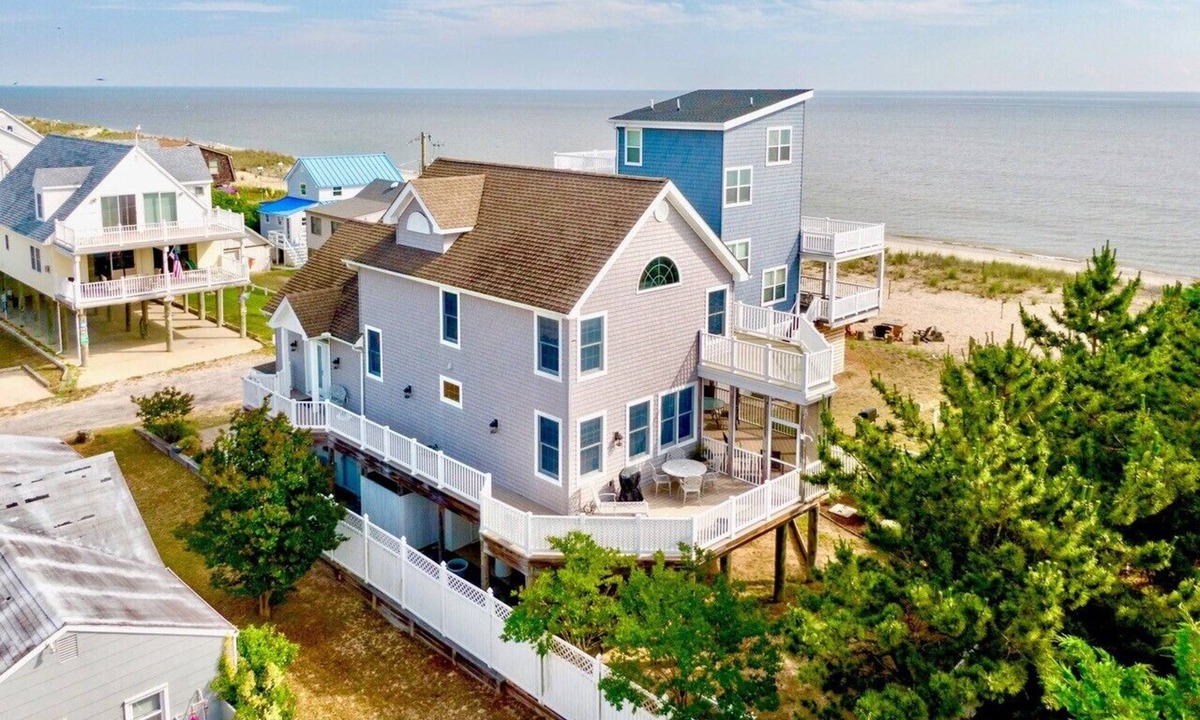 Broadkill Beach House | WATER VIEWS, MINI WEEKS, AND PET FRIENDLY! BOOK TODAY!