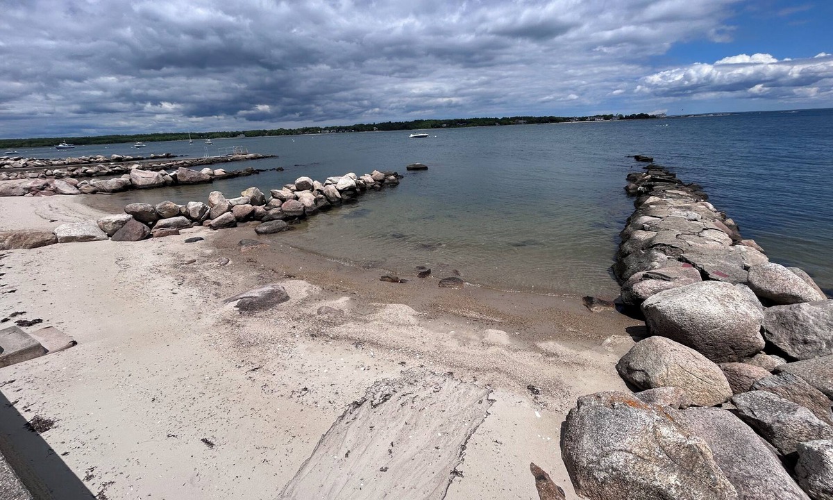 Mattapoisett House | Waterfront 2 Bedroom, 2 Bath - private beach - Aucoot Cove neighborhood - Mattapoisett