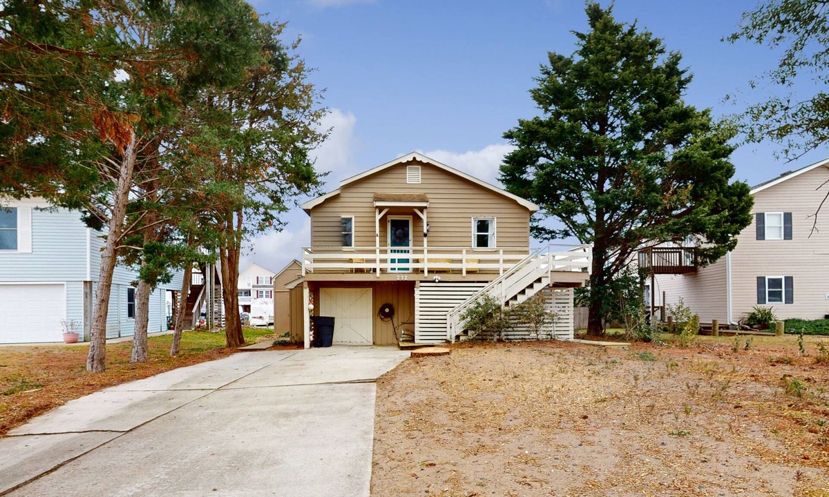 Colington Harbour House | Waterfront 3BR with pool, hot tub, tennis, & patio