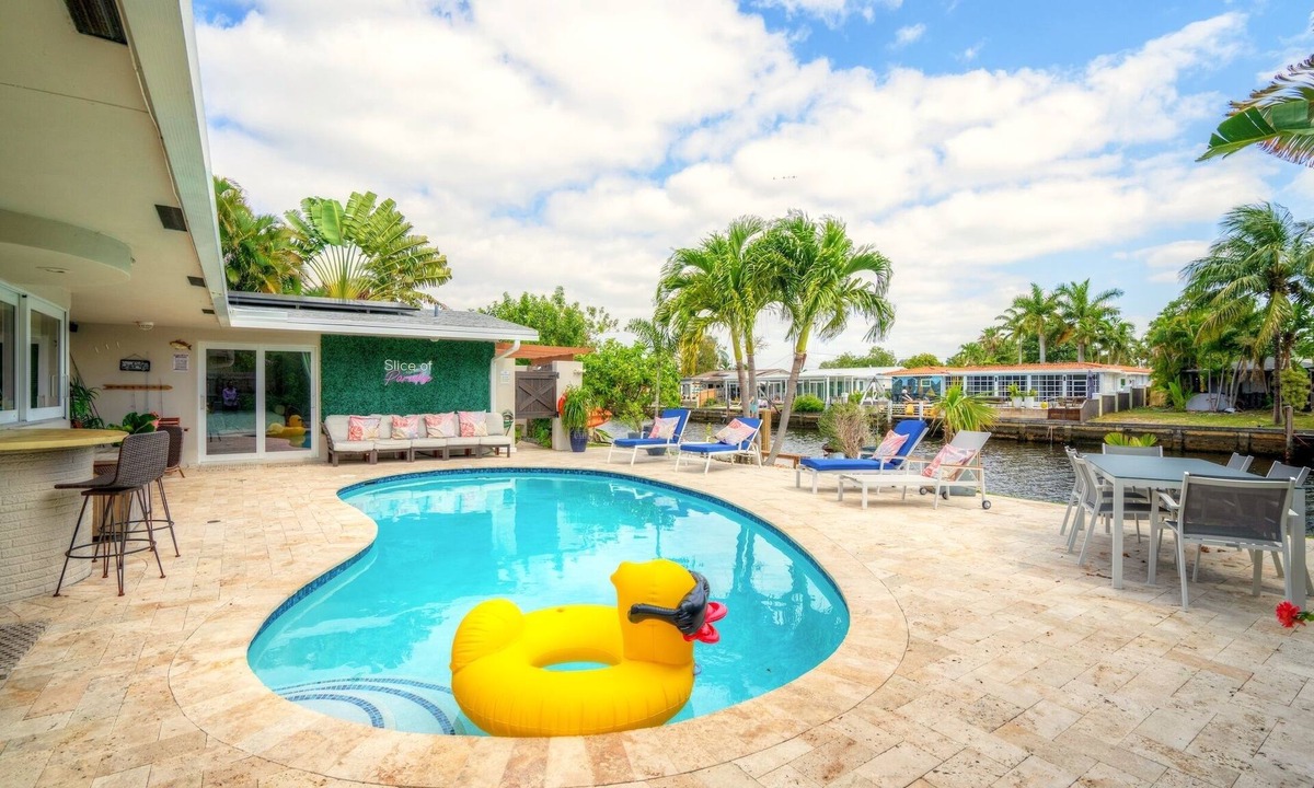Fort Lauderdale House | Waterfront 3BR Oasis Heated Pool & Kayaks