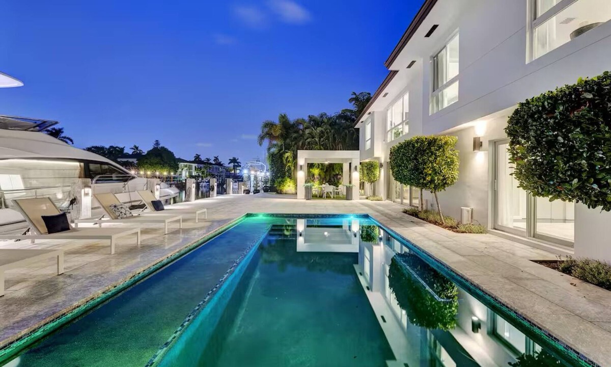 Seven Isles Villa | Waterfront 6BR Estate - Private Dock & Heated Pool - Seven Isles FTL