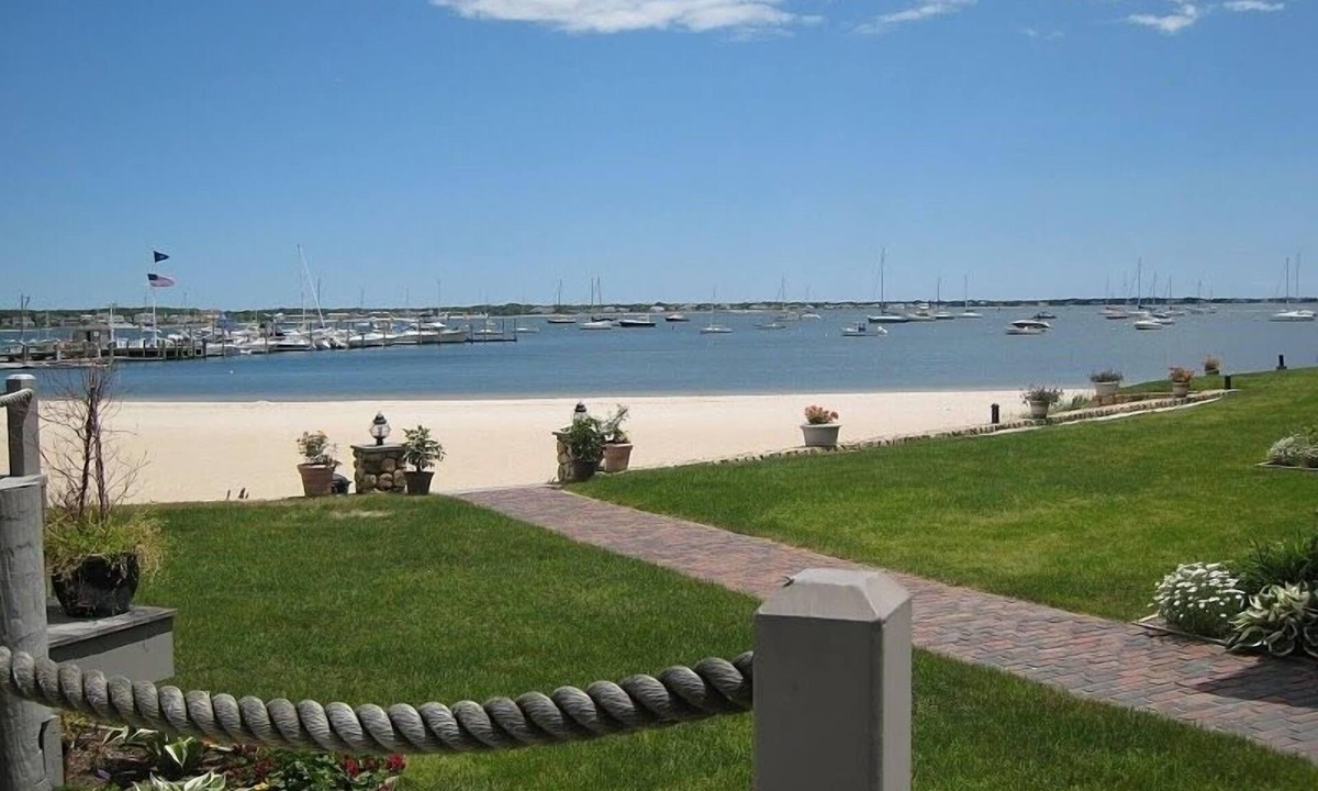 Hyannis Condo | Waterfront condo, Private Beach, Heated Pool, Walk to Ferries and town, Sleeps 8