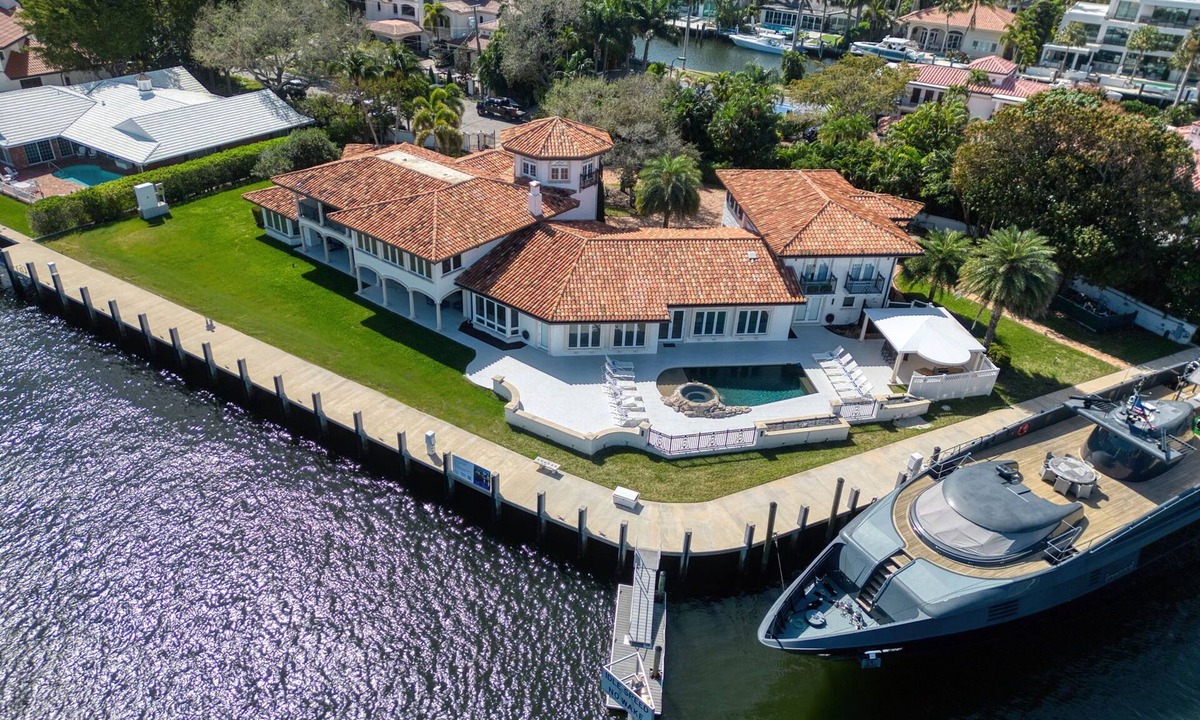 East Fort Lauderdale House | Waterfront Estate with Pool and Dock