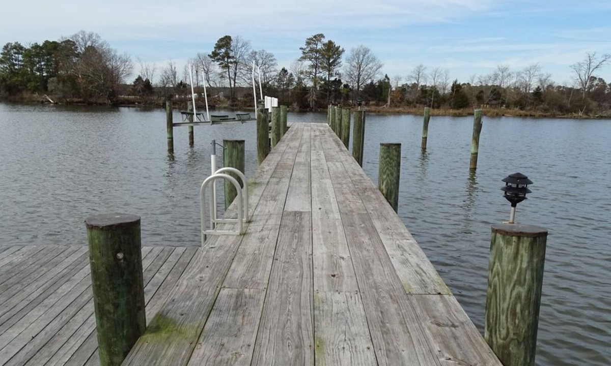 Royal Oak House | Waterfront Family Home, Pool, Poolhouse, Zip Line, Hot Tub, Trampoline.