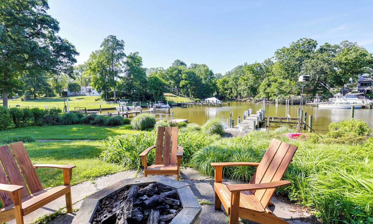 Eastport House | Waterfront Gem w/Dock: 2 Mi to Dwtn Annapolis!