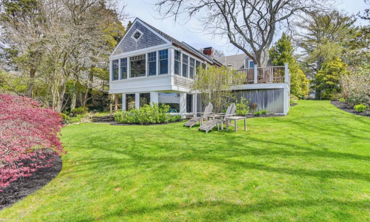 Tisbury House | Waterfront home in Vineyard Haven. Walking distance to shops and dining.