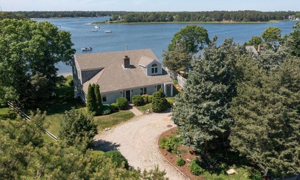 West Dennis House | Waterfront home on Grand Cove w/AC and 3 kayaks