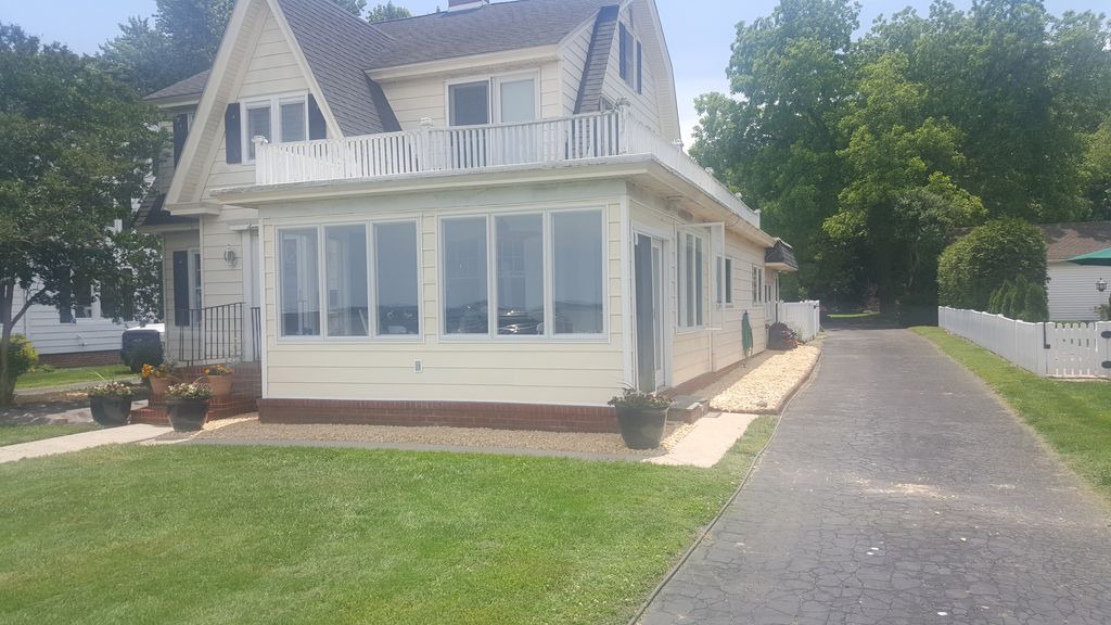 Cambridge House | Waterfront Home on the Choptank River in Cambridge MD 3 bed room 2 bath and pool