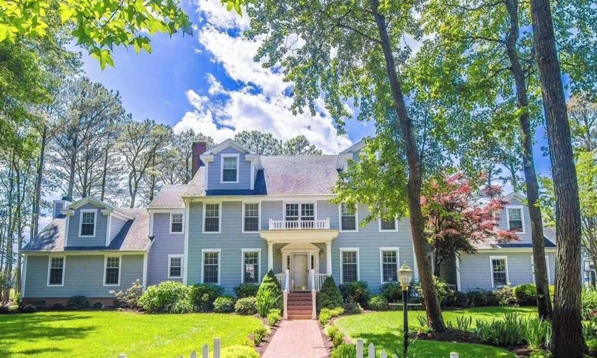 Berlin House | Waterfront in Berlin, MD on 56 Acres, Sleeps 20/9BR/8BA, Close to Ocean City, MD