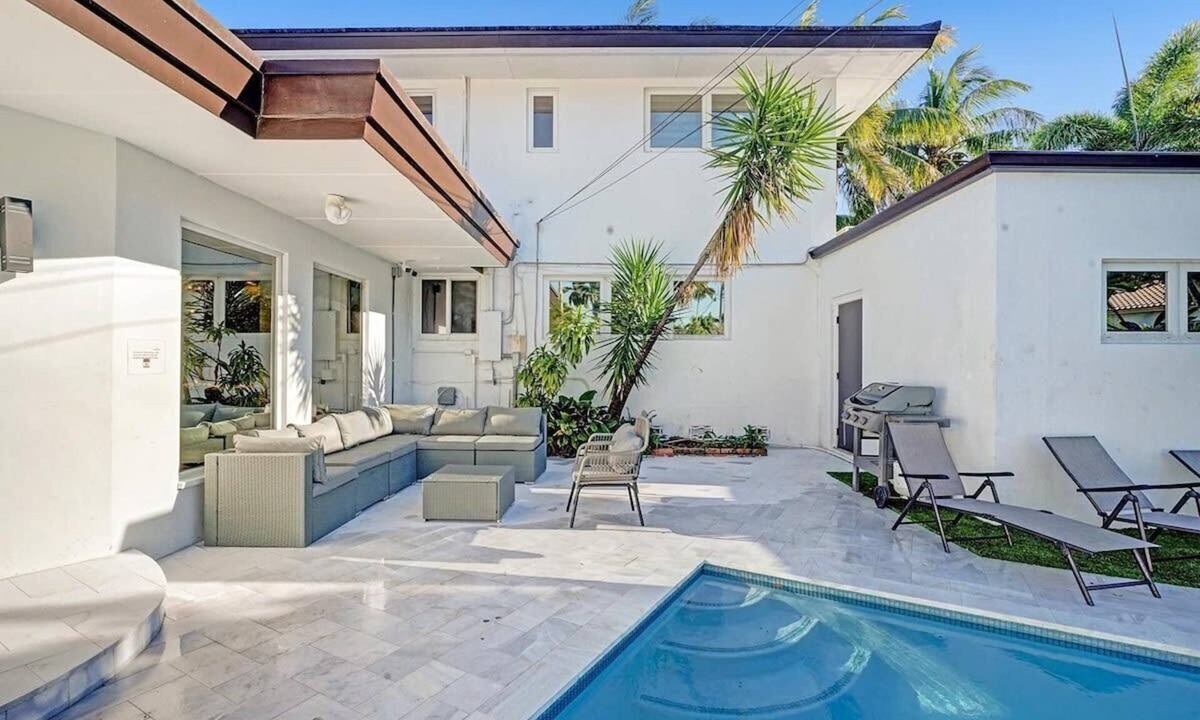 Hollywood Lakes House | Waterfront Intracoastal Luxe Pool 6BR Beach 5 min