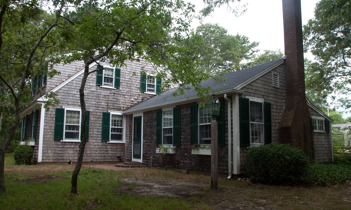 Bass River House | Waterfront location in historic Bass River
