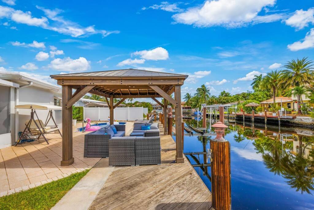 Wilton Manors Villa | Waterfront new luxury villa with the pool
