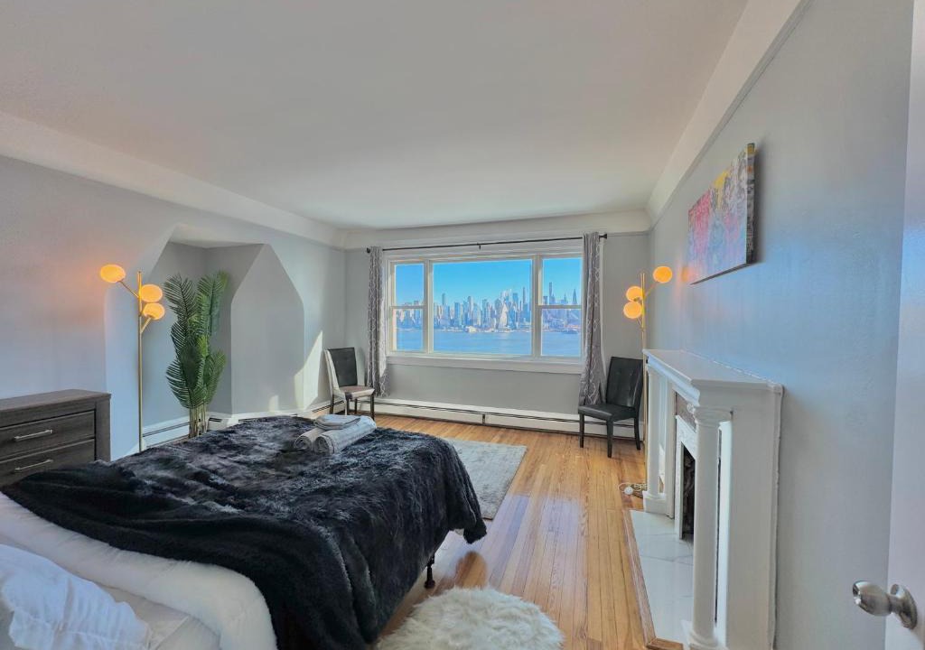Weehawken Apartment | Waterfront NYC skyline views