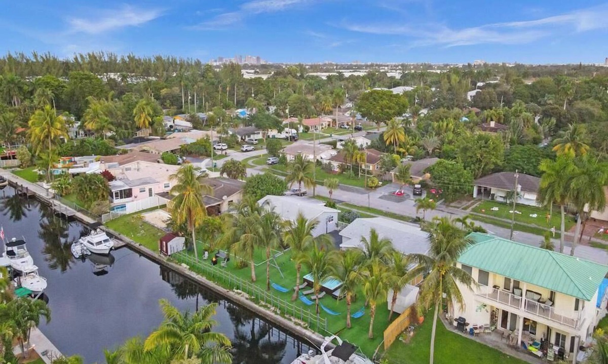 Fort Lauderdale House | Waterfront Paradise! The perfect family gathering! Pool! Soccer-Basketball-Golf!