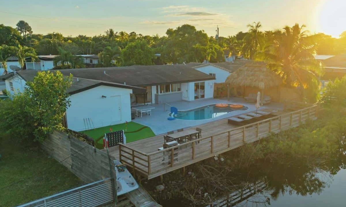 Ojus House | Waterfront Villa 5 min Aventura Cool Amenities