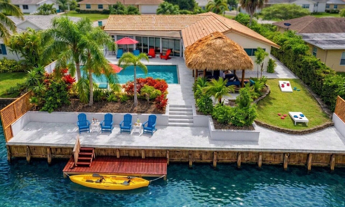 Golfview Harbor House | Waterfront w/Htd Pool, Tiki Hut, Billards, & Bar
