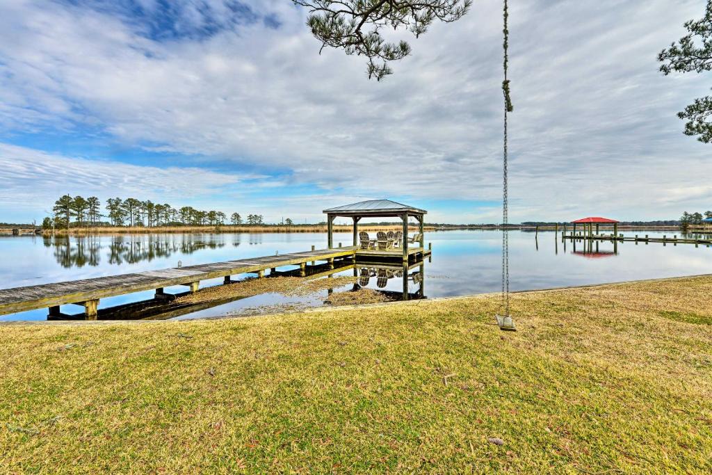 Belhaven House | Waterside Belhaven House & Cottage w/Porch & Dock