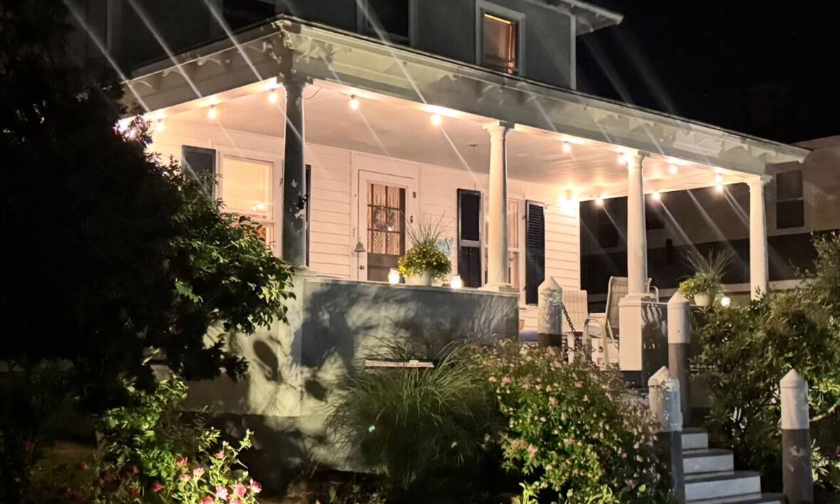 Buzzards Bay Cottage | Waterview/Sandy Beach! Wonderful 4-bedroom cottage in charming Onset.