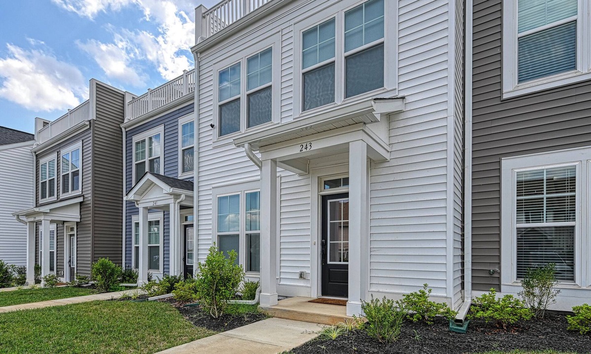 Mineral House | Waterview Townhouse within walking distance of Lake Anna Taphouse