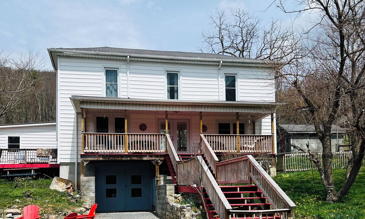 Gap Mills House | Way Up Acres and Lodging