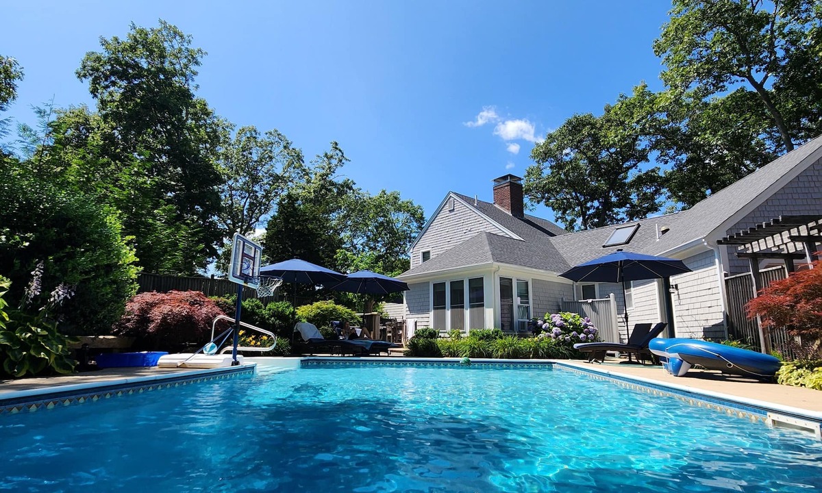 North Falmouth House | We are back! Exceptional home 3min to bike path,beach,restaurants. Private pool