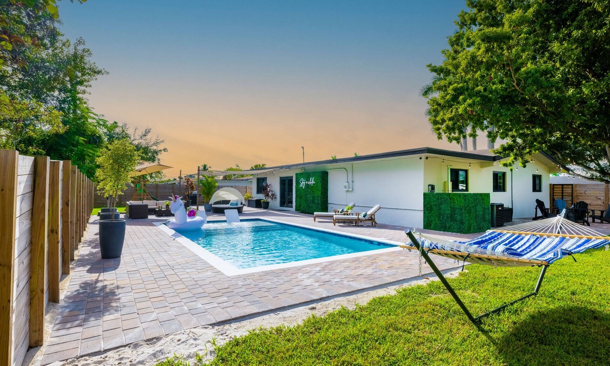 Cutler Bay House | Welcome to Casa Luna – Your Private Oasis with Heated Pool!