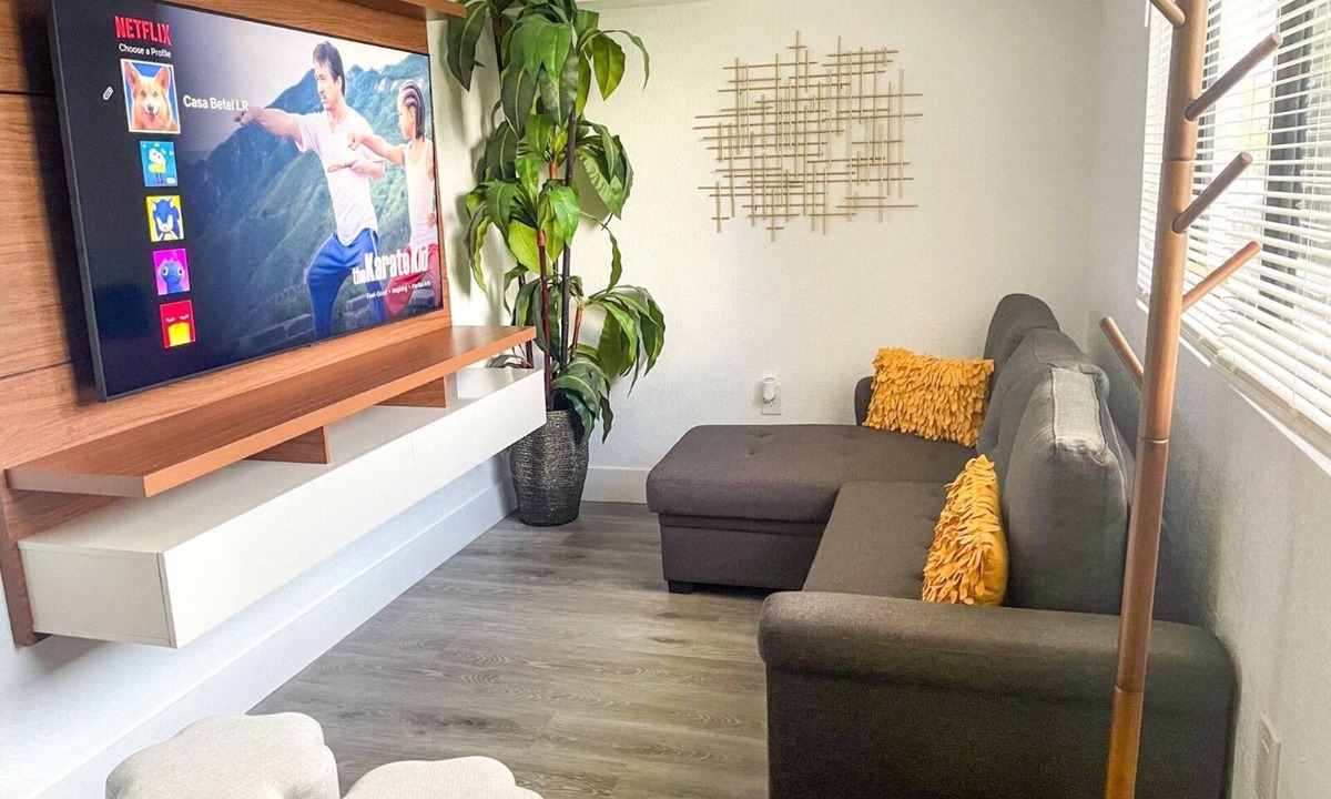 Edgewood Apartment | Welcome to Casa Bethel! Newly remodeled and strategically located.