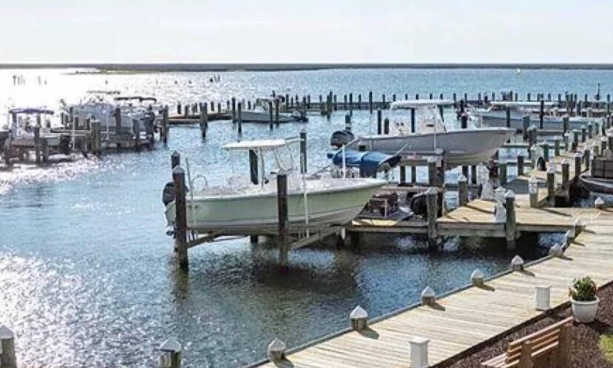 Crisfield Condo | Welcome to the best view in Crisfield! top floor condo!
