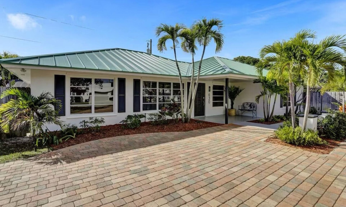 Tropic Palms House | Welcome To The Leaf House