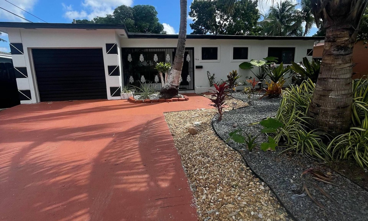 Highland Garden House | Welcome to your "Home Away From Home" getaway Near Miami & Hard Rock