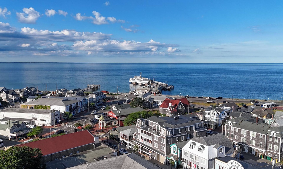 Oak Bluffs Condo | Welcoming 2-bedroom, 1-bath condo, AC in Oak Bluffs on Circuit Ave. 2nd floor.
