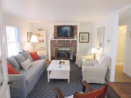 Harwich Center House | Whip-o-Will Woods: Dog-Friendly Cape Cottage