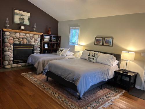 Whitefish House | Whitefish Home, 3 BED 2 BATH, Sleeps 7, Hot Tub, AC