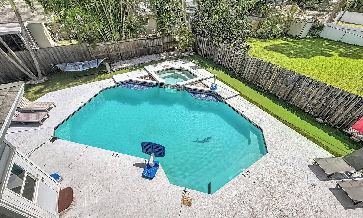 Boynton Beach House | WhiteIris-5-Bedroom Home with Pool, Mini Golf, & Heated Jacuzzi in Boynton Beach