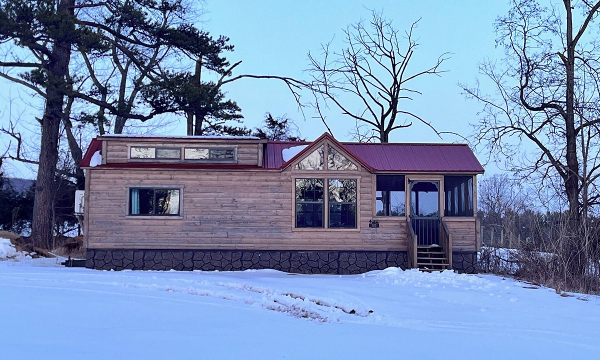 Afton Cabin | Willow Haven-Charming 2-bedroom cabin in delightful Afton with AC