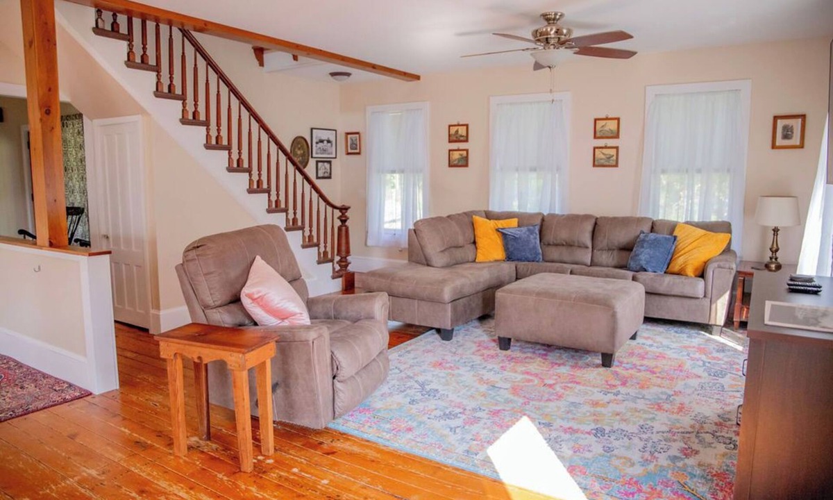 Canton House | Willow View-Minutes from SLU & SUNY University- 4-bd Farmhouse Family Friendly