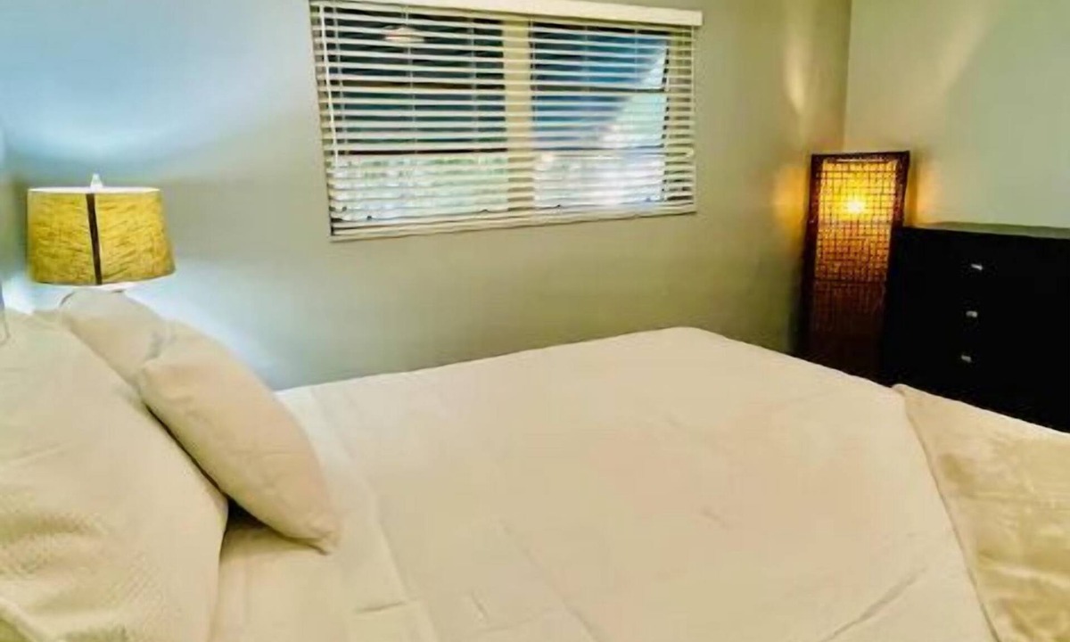 Middle River Terrace House | Wilton Manors house near beaches 2 BR large yard