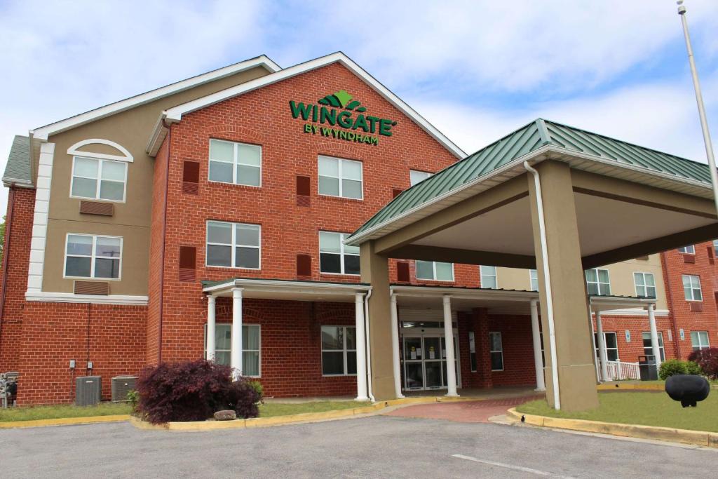 Waldorf Hotel | Wingate by Wyndham Waldorf - Washington DC Area