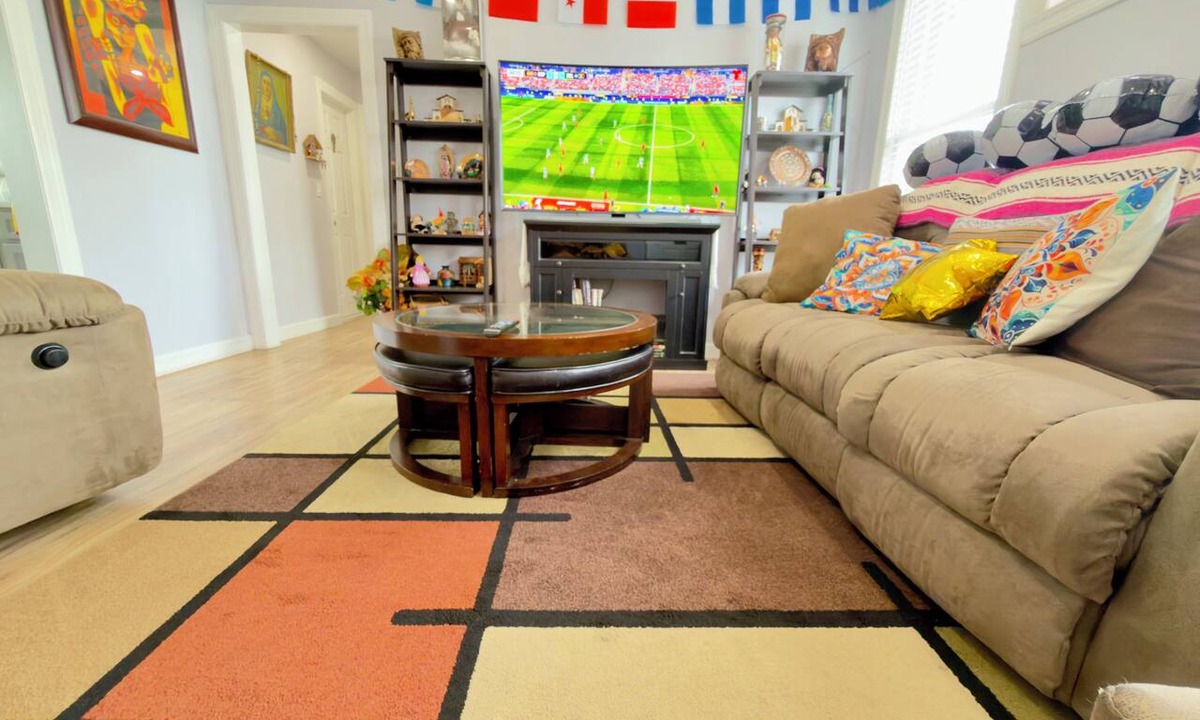 Ampere Apartment | Wonderful 3-bedroom apartment parking & WiFi. World Cup party here!