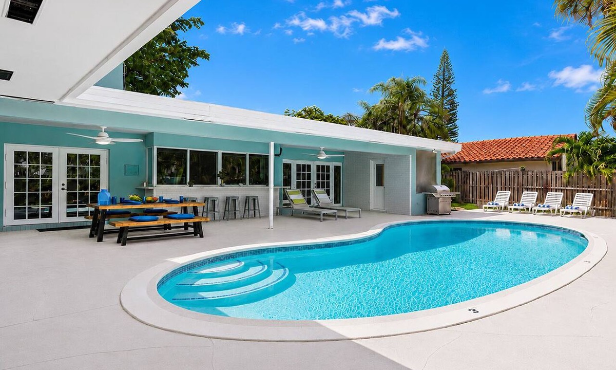 South Lake Villa | Wonderful 4BR & 3BA Villa Heated Pool near Beach