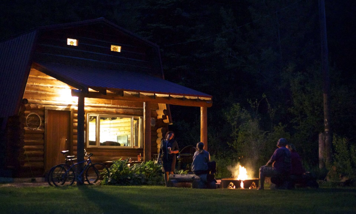 Essex House | Wonderful cabin bordering Glacier National Park and Great Bear Wilderness