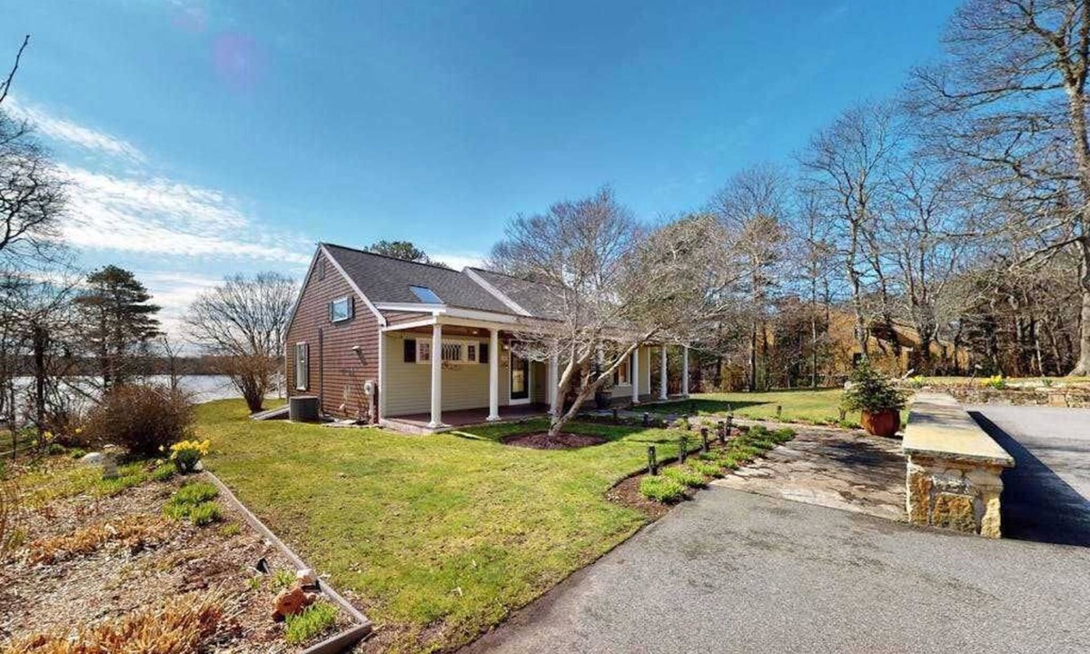 Cotuit House | Wonderful waterfront getaway with furnished deck, pond access, kayaks & WiFi