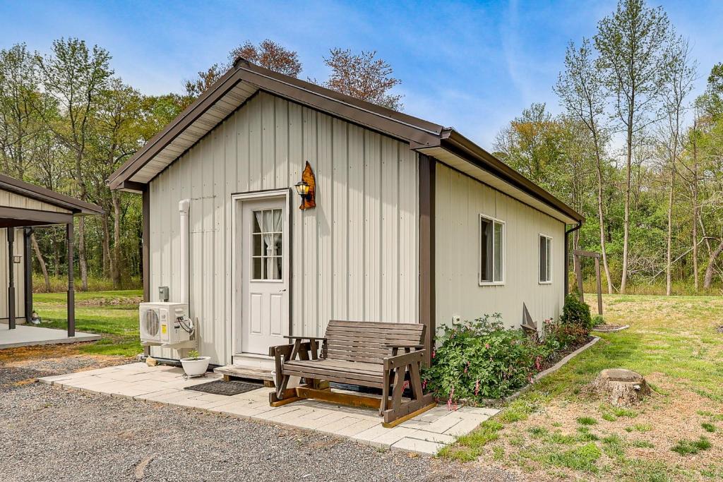 Marydel House | Woodsy + Secluded! Amish Country Retreat in Hartly