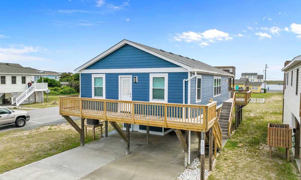 Kill Devil Hills Cottage | Wright Salty/One Block to Beach/Dog Friendly/Ocean Views/Covered Outdoor Space