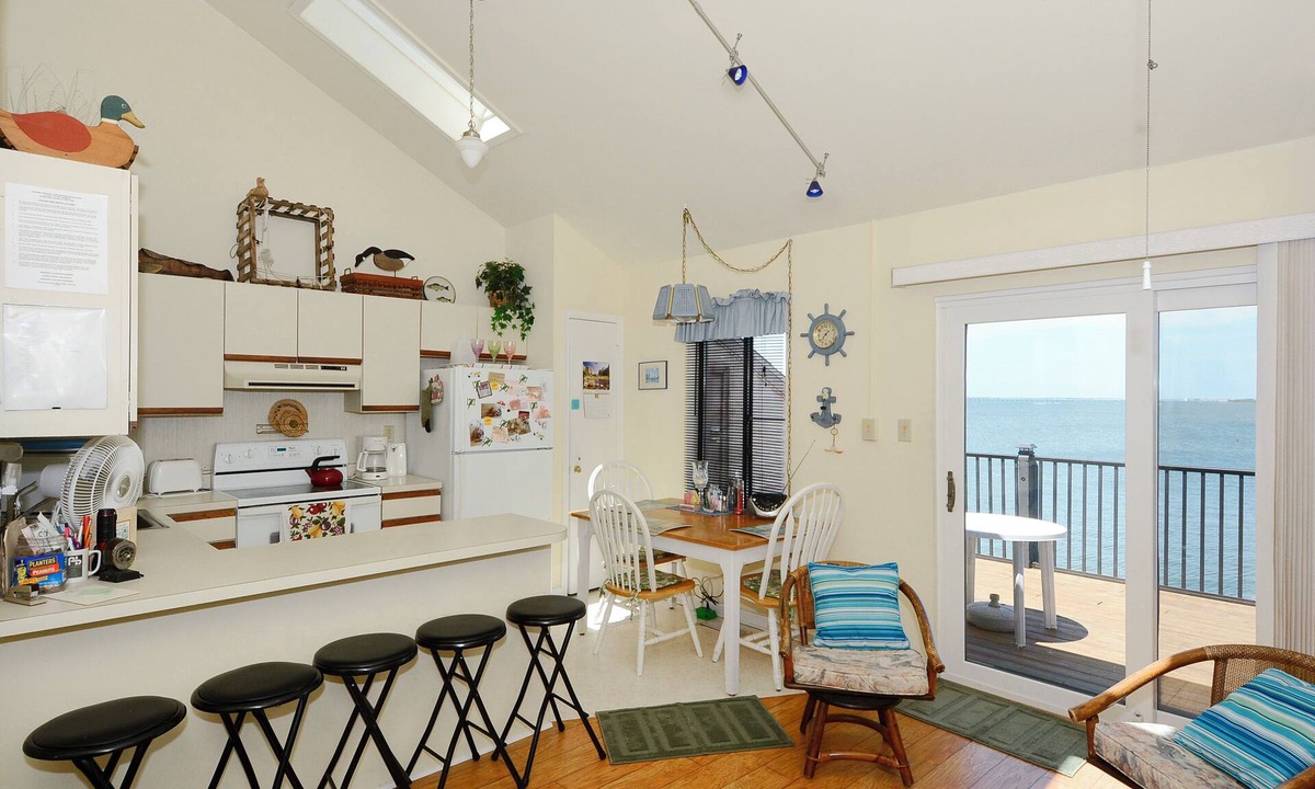 Midtown Ocean City Condo | XPLORIE ACTIVITIES & LINENS INCLUDED*! PANORAMIC VIEWS! Bahama Princess-Direct bayfront 2BR/2BA condo.