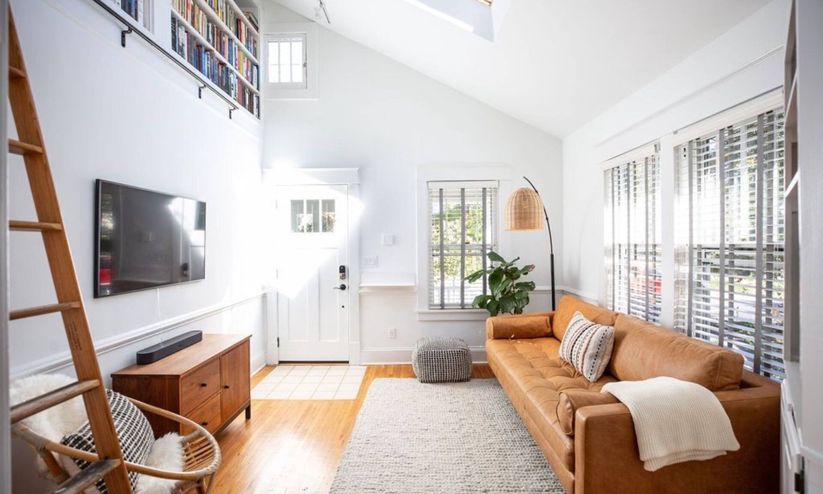 Belmont House | Yellow House| 2 BR Cottage Dtwn Cville/Belmont