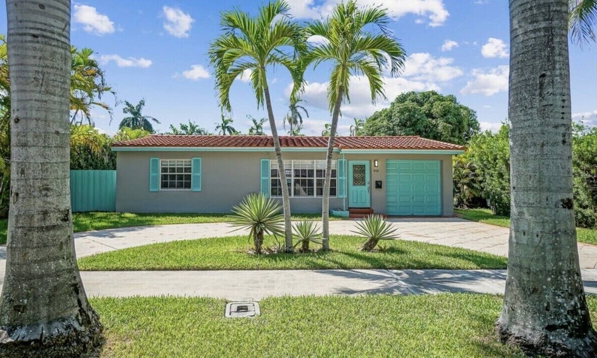 Hallandale Beach House | Your Florida Vacation Destination Minutes from the beach