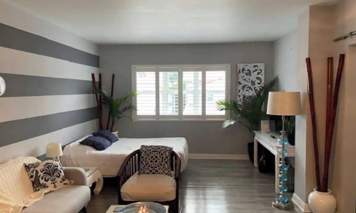 South Beach Apartment | Your private sweet suite on Ocean Drive!