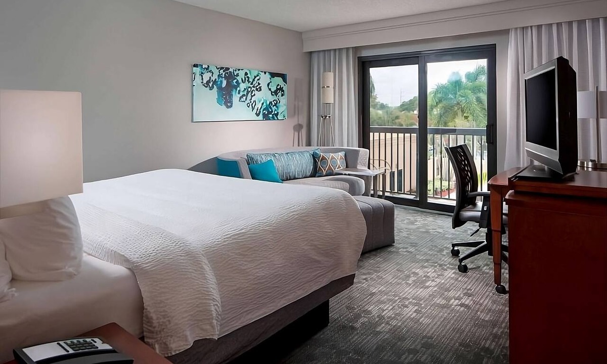 Boca Raton Hotel | Your Sunny Escape, Minutes to Boca Raton Beach, Pet-Friendly, Free Parking, Pool